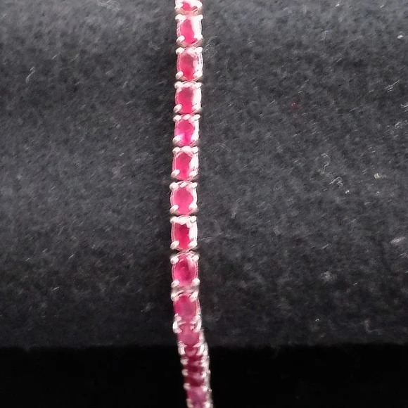 Genuine ruby tennis bracelet - Picture 15 of 15